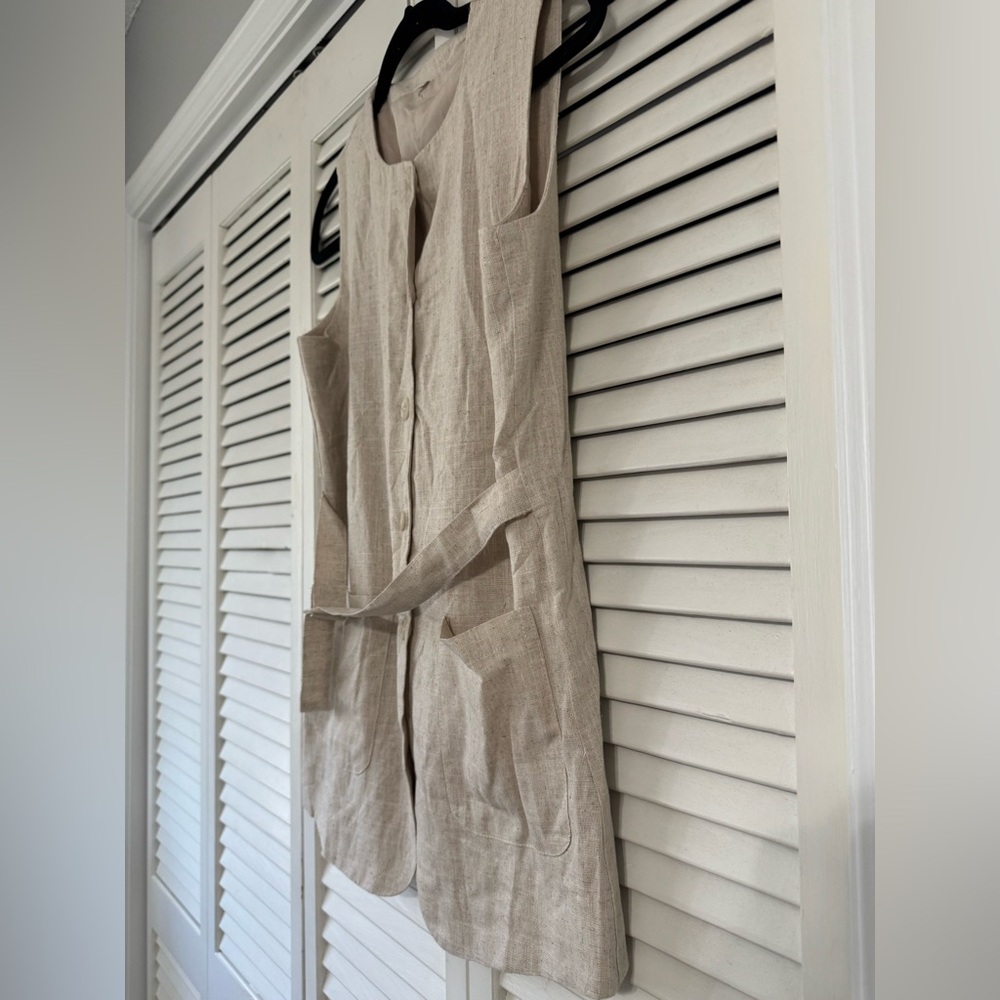 Button-Down Vest with Pockets - Picture 3 of 6